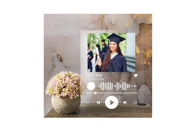 Useful and Sentimental Graduation Gifts For Your Best Friend